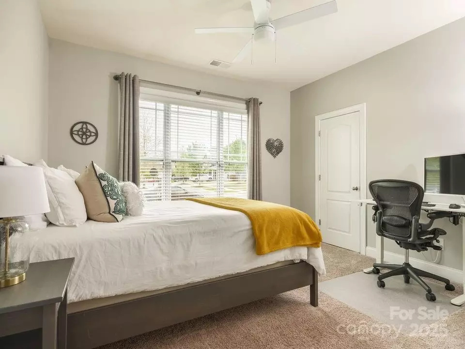 Bedroom - 18721 Dumbarton Oaks Dr, Cornelius, NC 28031 photo 4 of 6