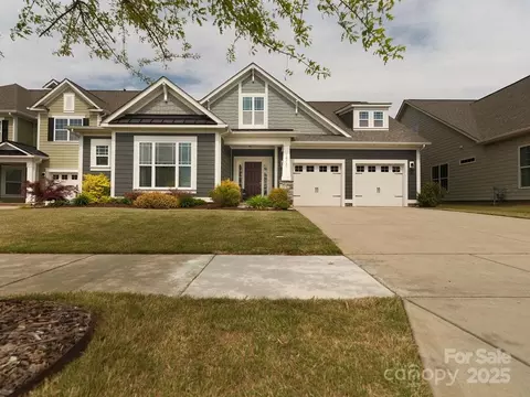 Exterior - 18721 Dumbarton Oaks Dr, Cornelius, NC 28031 photo 1 of 4