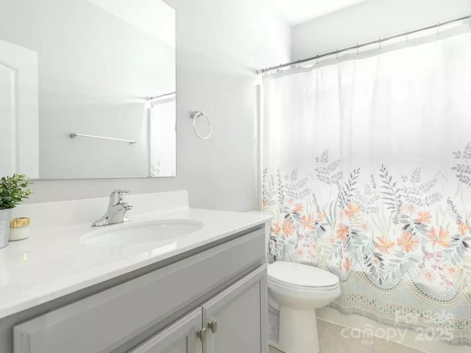 Bath - 18721 Dumbarton Oaks Dr, Cornelius, NC 28031 photo 4 of 4