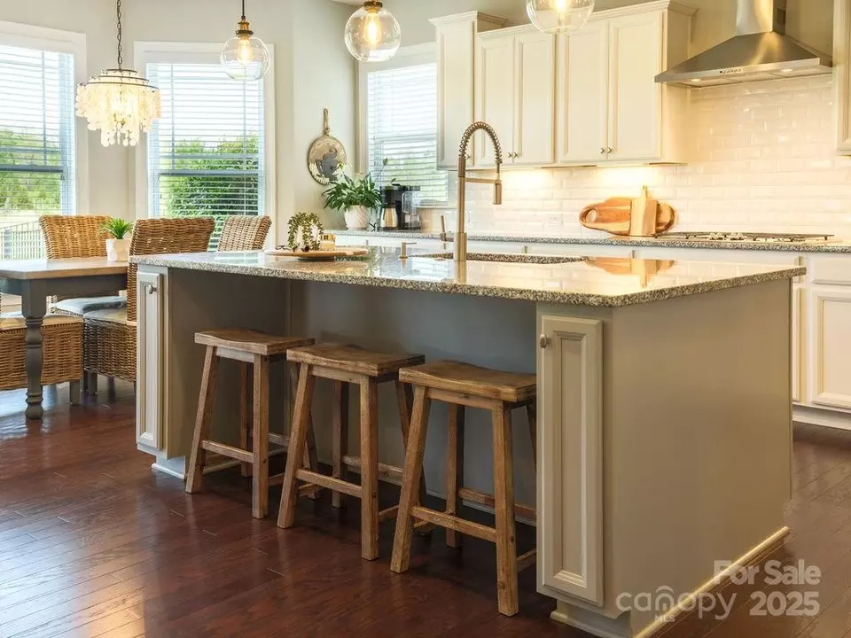 Kitchen - 18721 Dumbarton Oaks Dr, Cornelius, NC 28031 photo 4 of 5
