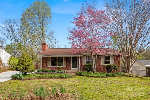 32 Starmount Dr, Asheville, NC 28806