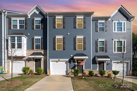 2410 Dr Carver Rd, Charlotte, NC 28208