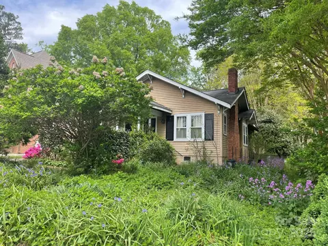 2221 Westminster Pl, Charlotte, NC 28207