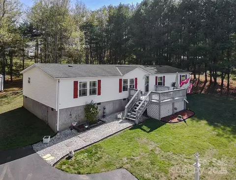 62 Largo Ln, Hendersonville, NC 28792