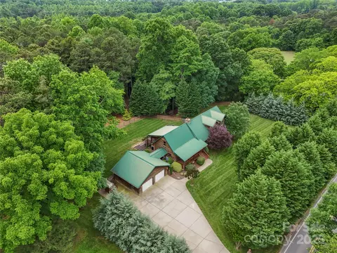 10583 Earnhardt Lake Rd, Davidson, NC 28036