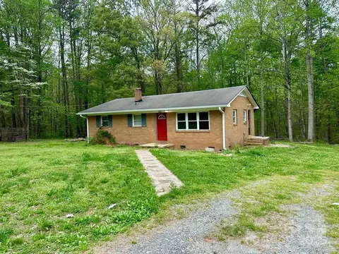 181 Canipe Rd, Dallas, NC 28034