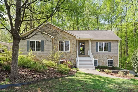 109 Wren Ln, Mooresville, NC 28117