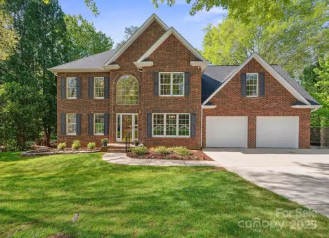 210 35th Ne Ave NE, Hickory, NC 28601