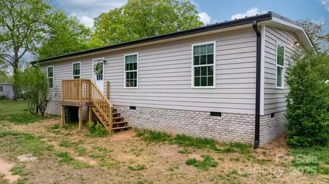 261 8th Avenue Se Dr SE, Hickory, NC 28602