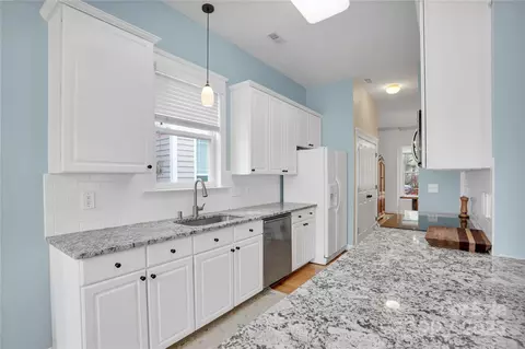 Kitchen - 140 Parkview St, Davidson, NC 28036 photo 2 of 2