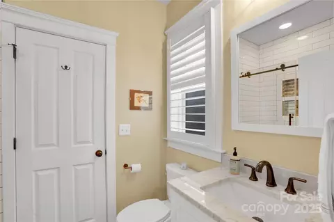 Bath - 140 Parkview St, Davidson, NC 28036 photo 3 of 4