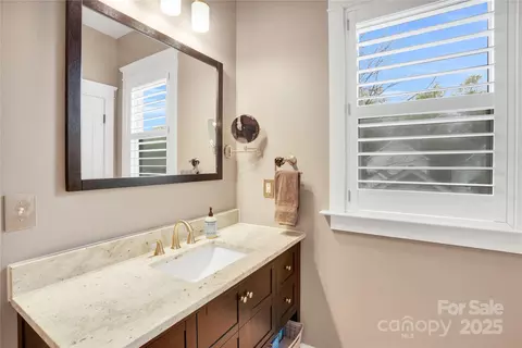 Bath - 140 Parkview St, Davidson, NC 28036 photo 1 of 4