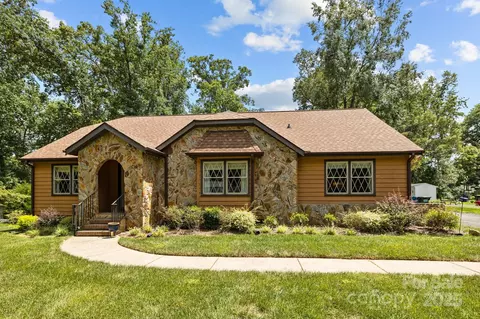 8835 Glencroft Rd, Mint Hill, NC 28227