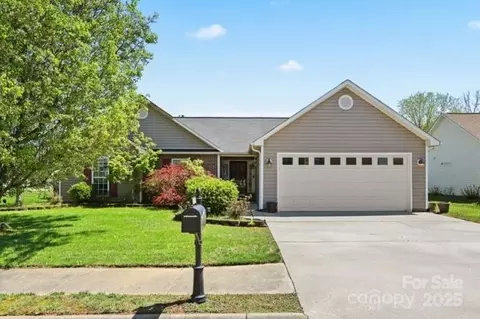 151 Misty Valley Rd, Fletcher, NC 28732