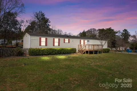 189 Woodwinds Dr, Mooresville, NC 28115