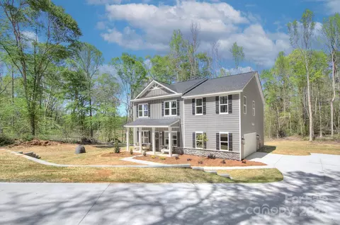 1033 Harrogate Dr, Bessemer City, NC 28016