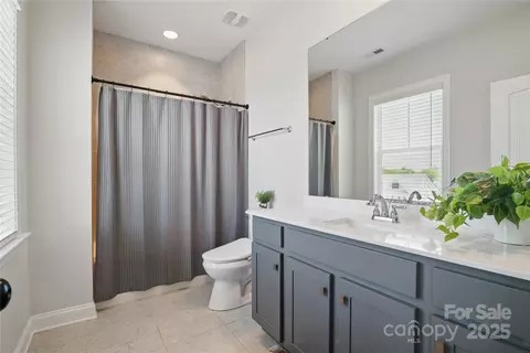 Bath - 164 Riverstone Dr, Davidson, NC 28036 photo 4 of 4