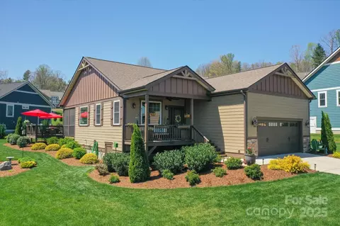 423 Blacksmith Run Dr, Hendersonville, NC 28792