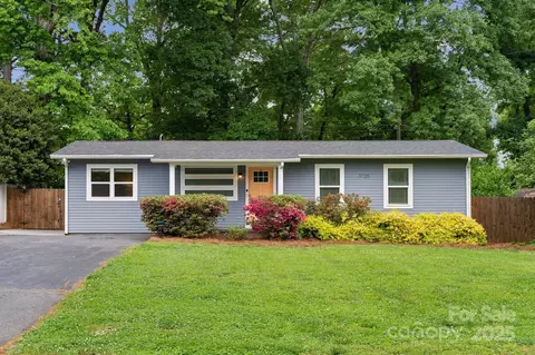 3725 Dunwoody Dr, Charlotte, NC 28215