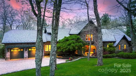 205 W Indrio Rd, Blowing Rock, NC 28605