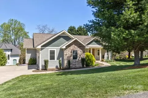 16 Devonshire Dr, Mills River, NC 28759 photo 3