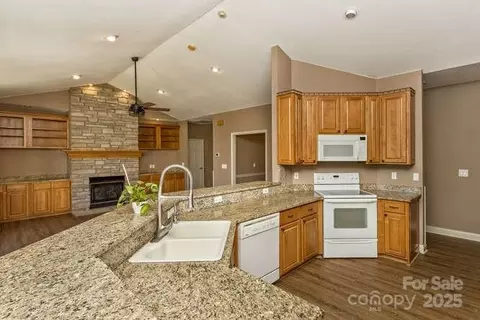 16 Devonshire Dr, Mills River, NC 28759 photo 11