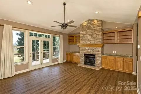 16 Devonshire Dr, Mills River, NC 28759 photo 9