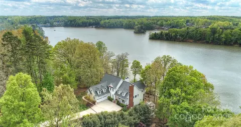 272 Harbor Ridge Dr, Statesville, NC 28677