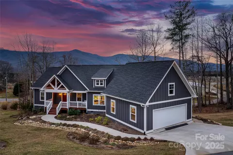 116 Whispering Wind Dr, Black Mountain, NC 28711