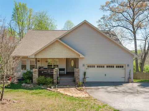 18 Birdsong Ln, Candler, NC 28715