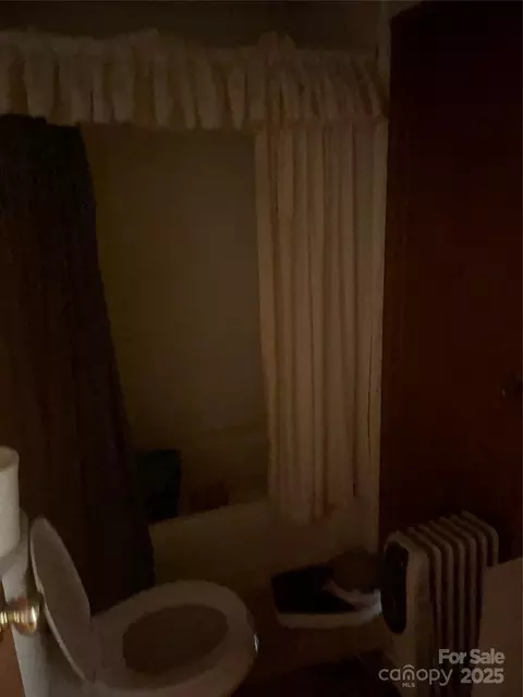 Bath - 433 E Geroid St, Salisbury, NC 28144 photo 2 of 2