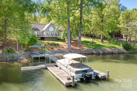 234 Winding Shore Rd, Troutman, NC 28166