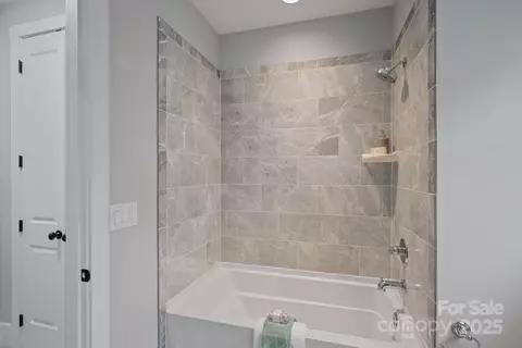Bath - 911 Naples Dr, Davidson, NC 28036 photo 7 of 8