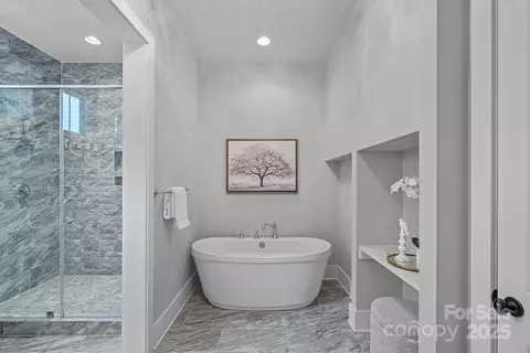 Bath - 911 Naples Dr, Davidson, NC 28036 photo 1 of 8