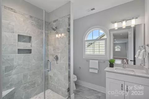 Bath - 911 Naples Dr, Davidson, NC 28036 photo 5 of 8