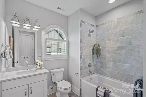 Bath - 911 Naples Dr, Davidson, NC 28036 photo 6 of 8