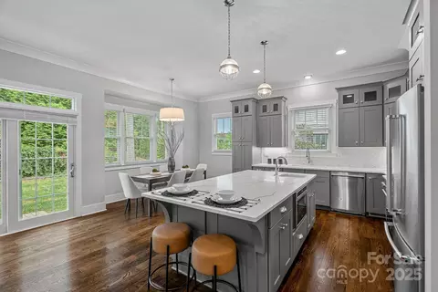 Kitchen - 911 Naples Dr, Davidson, NC 28036 photo 2 of 4