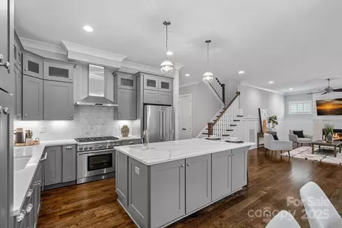 911 Naples Dr, Davidson, NC 28036