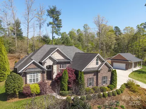 5016 Woodwinds Ne Dr NE, Hickory, NC 28601