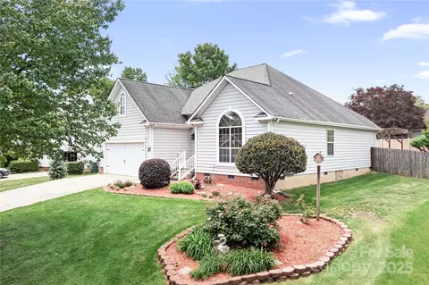 141 Rose St, Mooresville, NC 28117