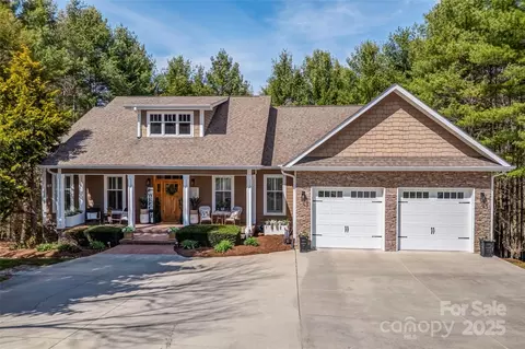 3015 Hickory Nut Trl, Hendersonville, NC 28739