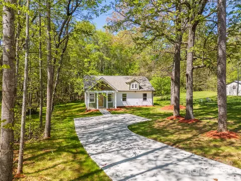 208 Spinners Dr, Cherryville, NC 28021