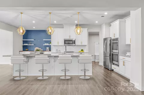 12710 Es Draper Dr, Huntersville, NC 28078