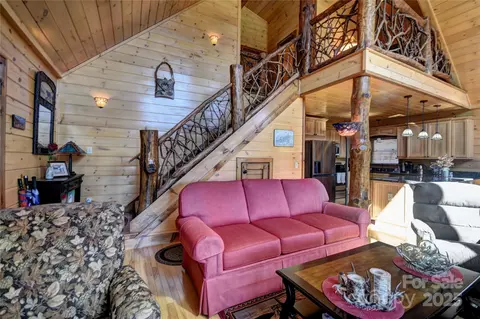 36 Destiny Trl, Maggie Valley, NC 28751