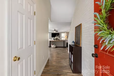 8604 Cedardale Ridge Ct, Charlotte, NC 28269