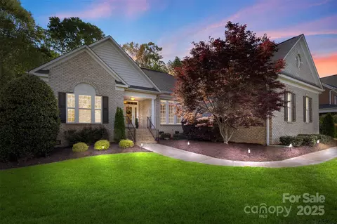 1317 Waynewood Dr, Waxhaw, NC 28173