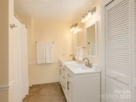 Bath - 211 Warrior Mountain Rd, Tryon, NC 28782 photo 1 of 3