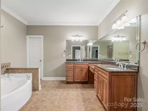 Bath - 69 Ledgestone Dr, Fairview, NC 28730 photo 5 of 5