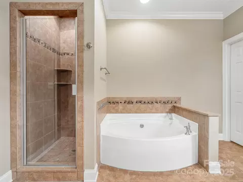 Bath - 69 Ledgestone Dr, Fairview, NC 28730 photo 4 of 5