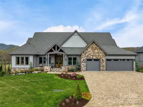 325 Daniel Circle Dr, Mills River, NC 28759